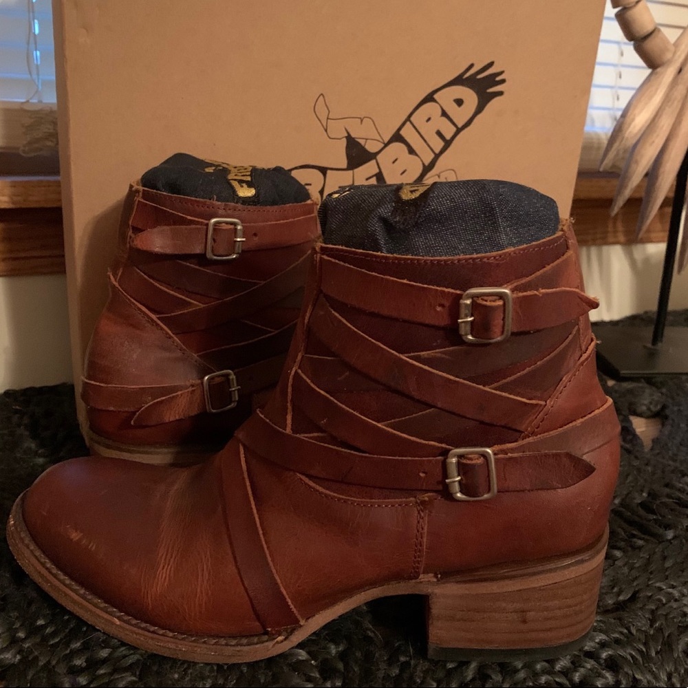 LIKE NEW FREEBIRD SAMMI COGNAC ANKLE BOOTS 8